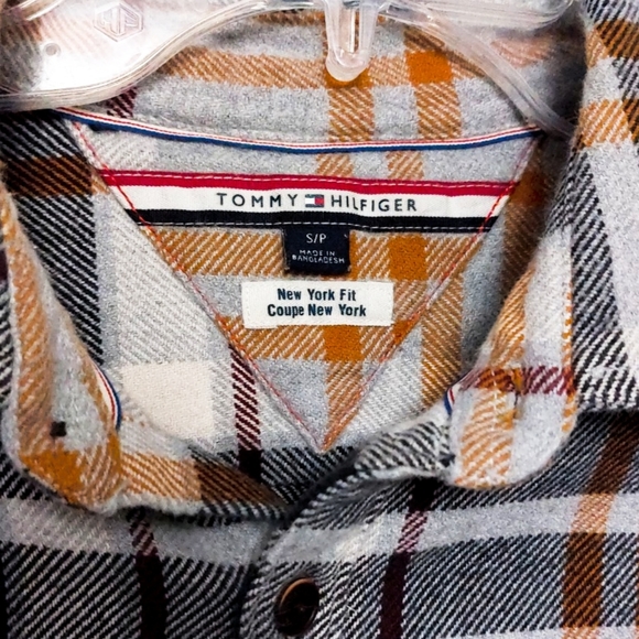 Tommy Hilfiger Men's S New York Fit Gray Plaid Long Sleeve Shirt EUC - Picture 2 of 5